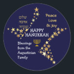 Pegatina Redonda HAPPY HANUKKAH Personalizado<br><div class="desc">Elegantes pegatinas HANUKKAH personalizados en azul y oro para desear a su familia y amigos un Hanukkah feliz. El diseño muestra un texto que dice HAPPY HANUKKAH en la tipografía blanca en el centro, con PEACE, LOVE & JOY en la tipografía de color oro en una esquina, y también escrito...</div>