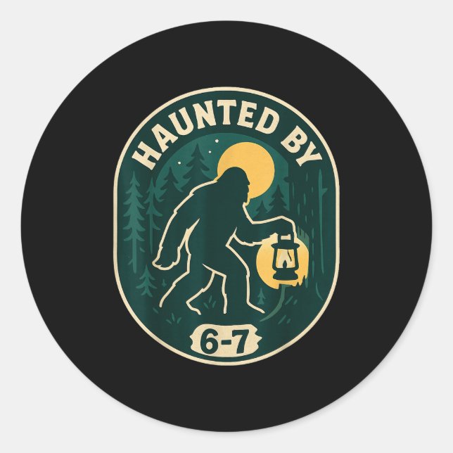 Pegatina Redonda Haunted By 6-7 Bigfoot Lantern Halloween Badge  (Anverso)