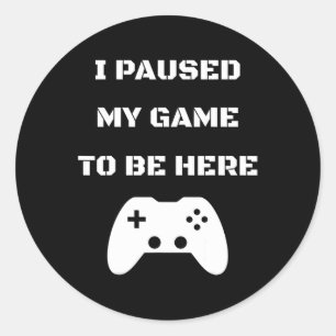 Pegatina Redonda He Pausado Mi Juego Para Estar Aquí Video Gamer 1