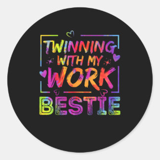 Pegatina Redonda Heredero Con Mi Trabajo Bestie Spirit Week Mejor F