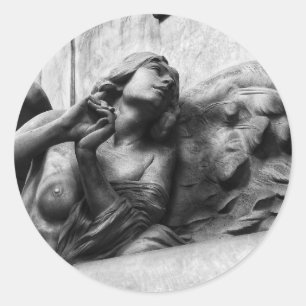 Pegatina Redonda Hermoso ángel mirando al cielo