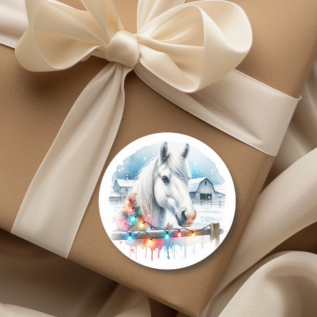 Pegatina Redonda Hermoso caballo blanco en Navidades de granjas (Subido por el creador)