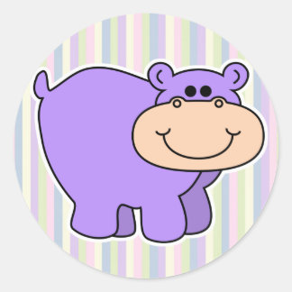 Pegatina Redonda hipopótamo morado bebé con fondo rayado