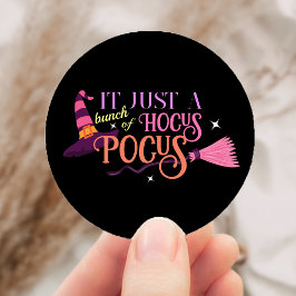 Pegatina Redonda Hocus de bruja Pastel Pocus Halloween Gorra Brooms