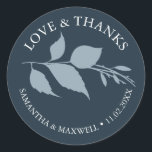 Pegatina Redonda Hojas azules simples Gracias Boda<br><div class="desc">Una simple pero elegante hoja azul de medianoche gracias boda pegatina. Utilice los campos de plantilla para personalizar de los nombres de la novia y del novio y la fecha en blanco. Personalizar los colores para que se adapten a tu tema boda. Una elección moderna para los sellos para sobres...</div>