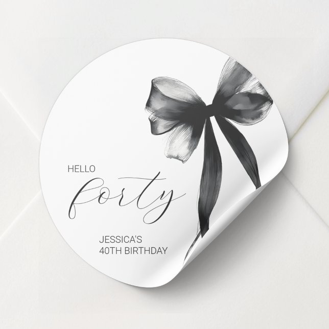 Pegatina Redonda Hola Cuarenta Cumpleaños Fiesta Cumpleaños 40 Eleg (Hello Forty Elegant Script Bow 40th Birthday Party Classic Round Sticker)