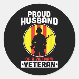 Pegatina Redonda Hombre Orgulloso Esposo De Un Veterano Norteameric