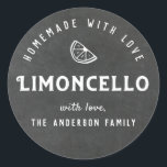 Pegatina Redonda Homemade with Love Limoncello Moderno Chalkboard<br><div class="desc">pegatinas/etiquetas de limoncello de diseño personalizado con mensaje de texto/regalo personalizado en el fondo de estilo de pizarra.</div>