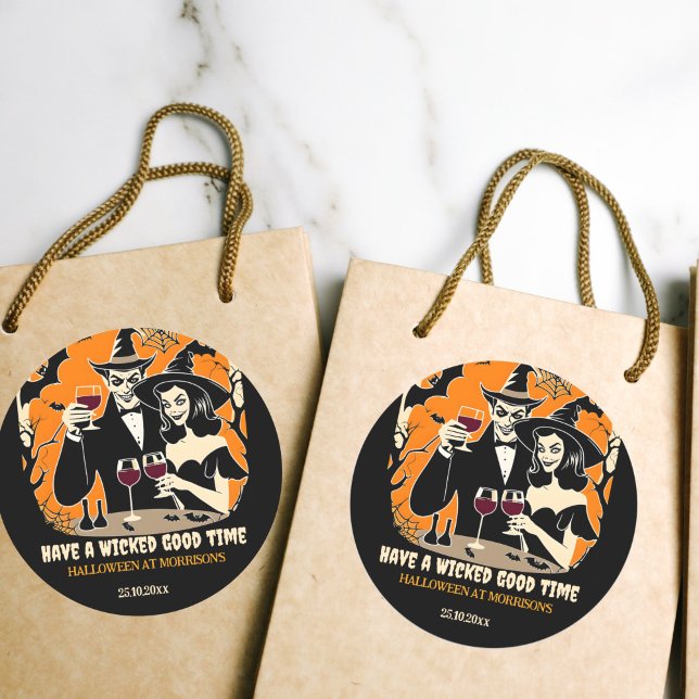 Pegatina Redonda Hormigón adulto Halloween malvado buen tiempo fies (Halloween wicked good time party stickers favor stickers retro Dracula and witch toasting wine)