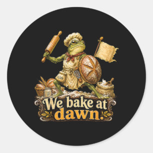 Pegatina Redonda Horneamos al amanecer Funny Frog Baker Bread Warri