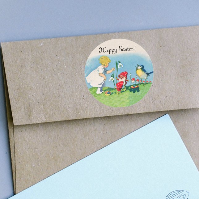 Pegatina Redonda Huevos felices venados de Pascua (Little girl talking to cute elves in red hats with a bird and flowers on Happy Easter stickers.)