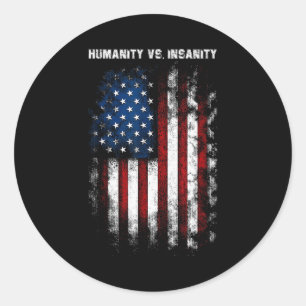 Pegatina Redonda Humanidad Vs. Locura Patriota Americano Angustiado