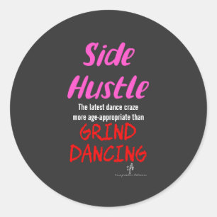 Pegatina Redonda Hustle lateral vs. Baile gruñón Neon Pink Text Sm.