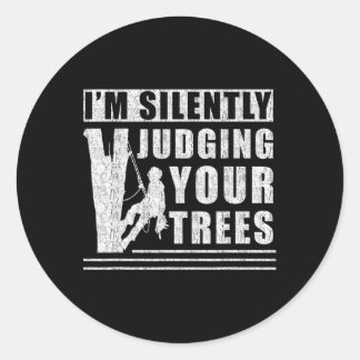 Pegatina Redonda Im Silently Judging Your Trees - Funny Tree Climbi
