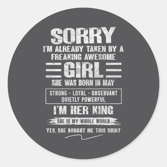 Pegatina Redonda I'm Taken By Freaking Awesome Girl Born In May On  (Anverso)