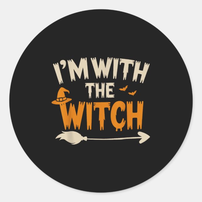Pegatina Redonda I'm With The Witch Funny Husband Halloween Costume (Anverso)