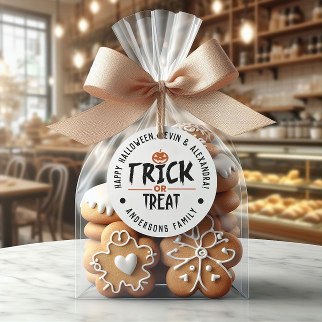 Pegatina Redonda Impresión de Halloween de estilo blanco "Truco o t (White Stylish Halloween "Trick Or Treat" Print Classic Round Sticker)