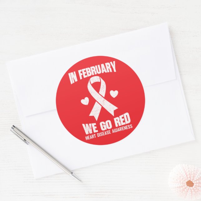 Pegatina Redonda In February We Go Red for Heart Disease Awareness (Sobre)