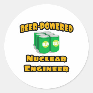 Pegatina Redonda Ingeniero nuclear alimentado por cerveza