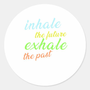Pegatina Redonda Inhalar el futuro, exhalar el pasado - Motivaciona