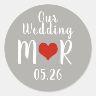 Pegatina Redonda iniciales con corazón de amor rojo, boda gris