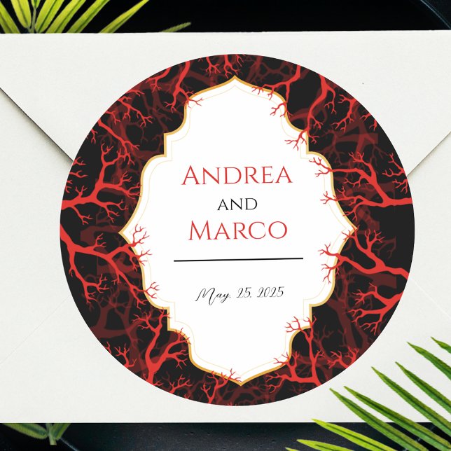 Pegatina Redonda Invitación a la boda gótica negra roja y negra (Red and Black Gothic Dark Wedding Invitation Classic Round Sticker)