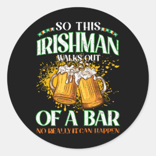 Pegatina Redonda Irlandés bebiendo cerveza Día de San Patricio