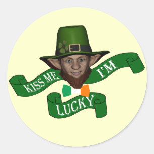 Pegatina Redonda Irlandés besame soy un leprechaun afortunado