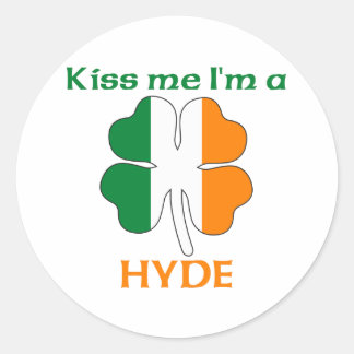 Pegatina Redonda Irlandés personalizado me besa, soy Hyde