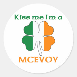 Pegatina Redonda Irlandés personalizado me besa yo soy Mcevoy