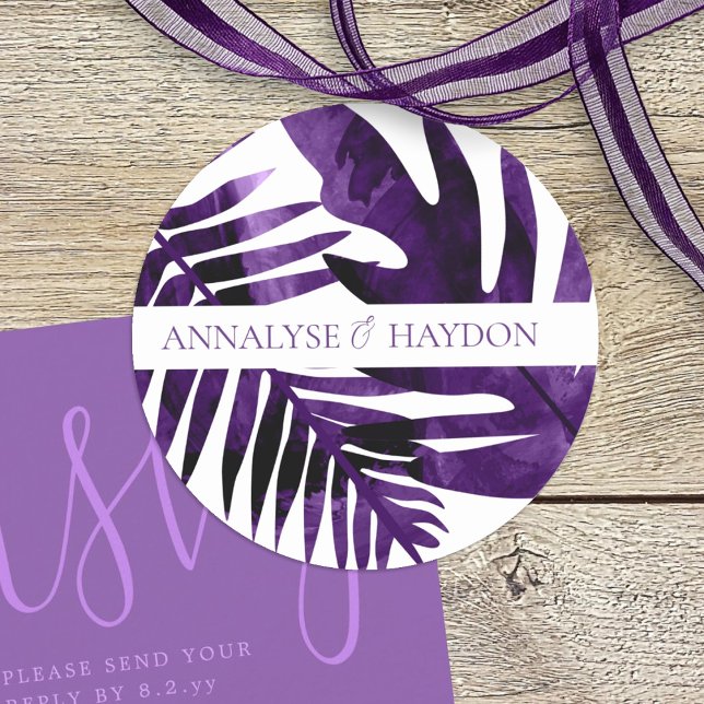 Pegatina Redonda Isla tropical púrpura de plumas deja Boda (tropical plum purple island palm leaves, monstera, ferns beach wedding sticker)