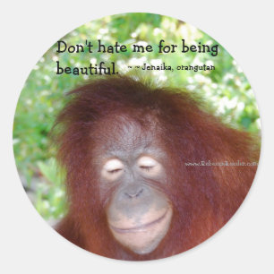 Pegatina Redonda Jealousy: Hermosa pelirroja