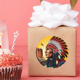 Pegatina Redonda Jefe nativo americano en el salvaje atardecer pais