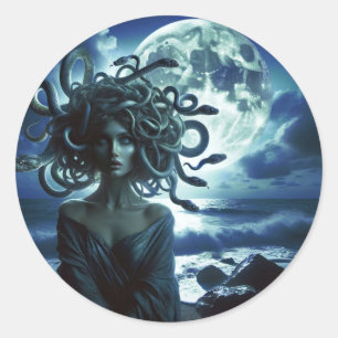 Pegatina Redonda Joven Medusa bonita por la Luna y el Océano