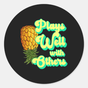 Pegatina Redonda Juega Bien Con Otros Swingers Camisa De Piña Ap