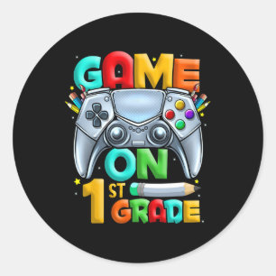 Pegatina Redonda Juego en 1er grado Volver a la escuela 1er grado U
