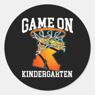 Pegatina Redonda Juego En El Básquetbol Infantil De Vuelta A La Esc