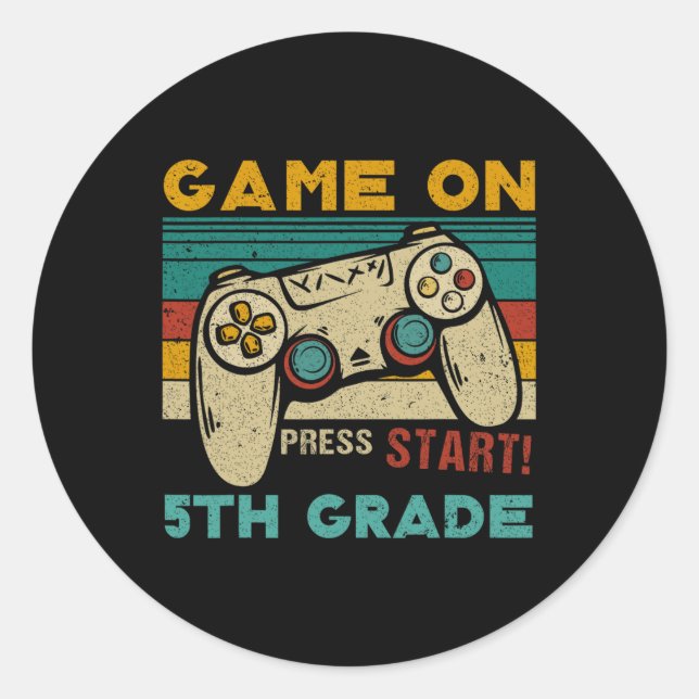 Pegatina Redonda Juego En La Prensa Comienza Jugador De 5º Grado De (Anverso)