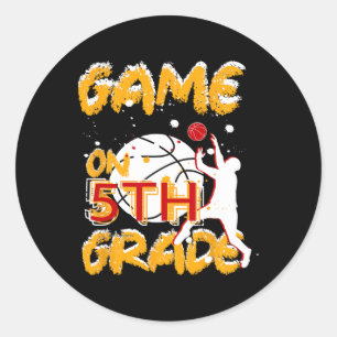 Pegatina Redonda Juegos Divertidos En Baloncesto De Quinto Grado Pr