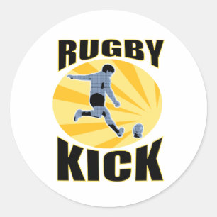 Pegatina Redonda jugador de rugby pateando bola estilo retro