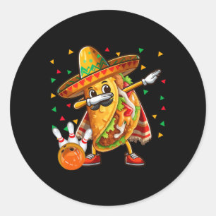 Pegatina Redonda Jugador de Taco Dabbing Jugando Bolos Cinco De May