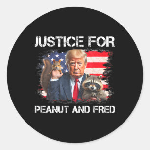 Pegatina Redonda Justicia para la ardilla de cacahuete Fred Raccoon