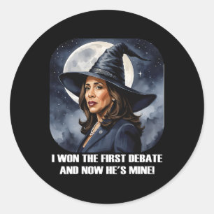 Pegatina Redonda Kamala Harris Funny Debate Elecciones 2024 Bruja g
