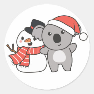 Pegatina Redonda Koala Con Snowman En Invierno Para Navidades Clási
