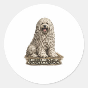 Pegatina Redonda Komondor: parece una fregona, guarda como un león