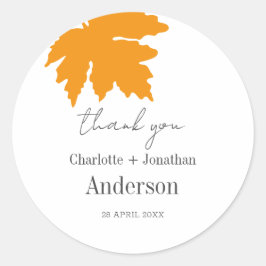 Pegatina Redonda La boda de la hoja de arce amarilla de otoño te da
