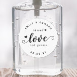 Pegatina Redonda La boda rusa moderna favorece a Sanitizer a mano<br><div class="desc">Personalizado diseñado para ducha de novia/fiesta de boda sanitizer mano favorece a las etiquetas/pegatinas que presentan "amor extendido no gérmenes" en escritura de pincel de mano con diseño de corazones adorables.</div>