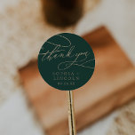 Pegatina Redonda La caligrafía verde romántica gracias a tu Pegatin<br><div class="desc">Gracias a esta romántica caligrafía verde, los pegatinas son perfectos para una simple recepción nupcial. El moderno diseño clásico presenta vistosos remolinos y florituras con una preciosa y elegante tipografía de Relieve metalizado de oro con chaflán a mano con letras falsas y oro. Personalice las etiquetas del pegatina con sus...</div>