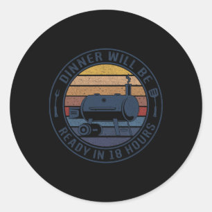 Pegatina Redonda La Cena Estará Preparada En 18 Horas Fumar Carne B