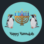 Pegatina Redonda La congelada Hannukah escogida<br><div class="desc">Ilustracion gráfico de pingüinos disfrutando de las luces de la menorah de Hannukah. ¡Celebren los milagros de Chanukah todas las ocho noches!</div>